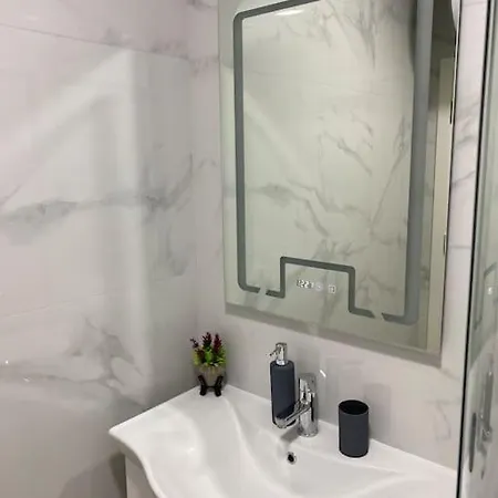 Viktoria With Free Parking Apartment *