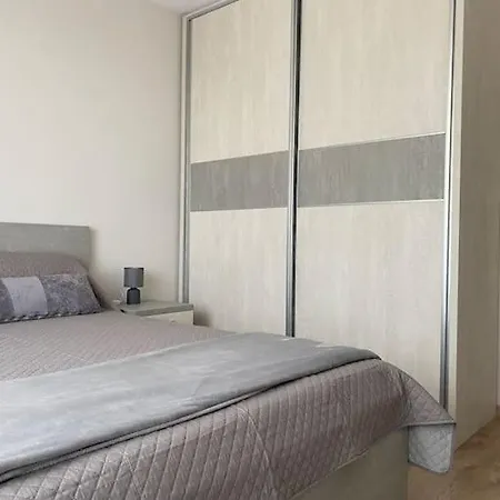 Viktoria With Free Parking Apartment