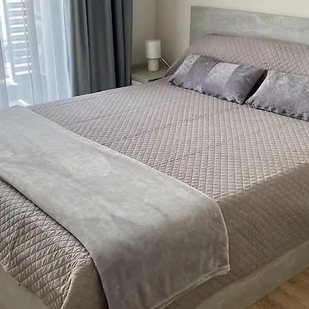 Viktoria With Free Parking Apartment *